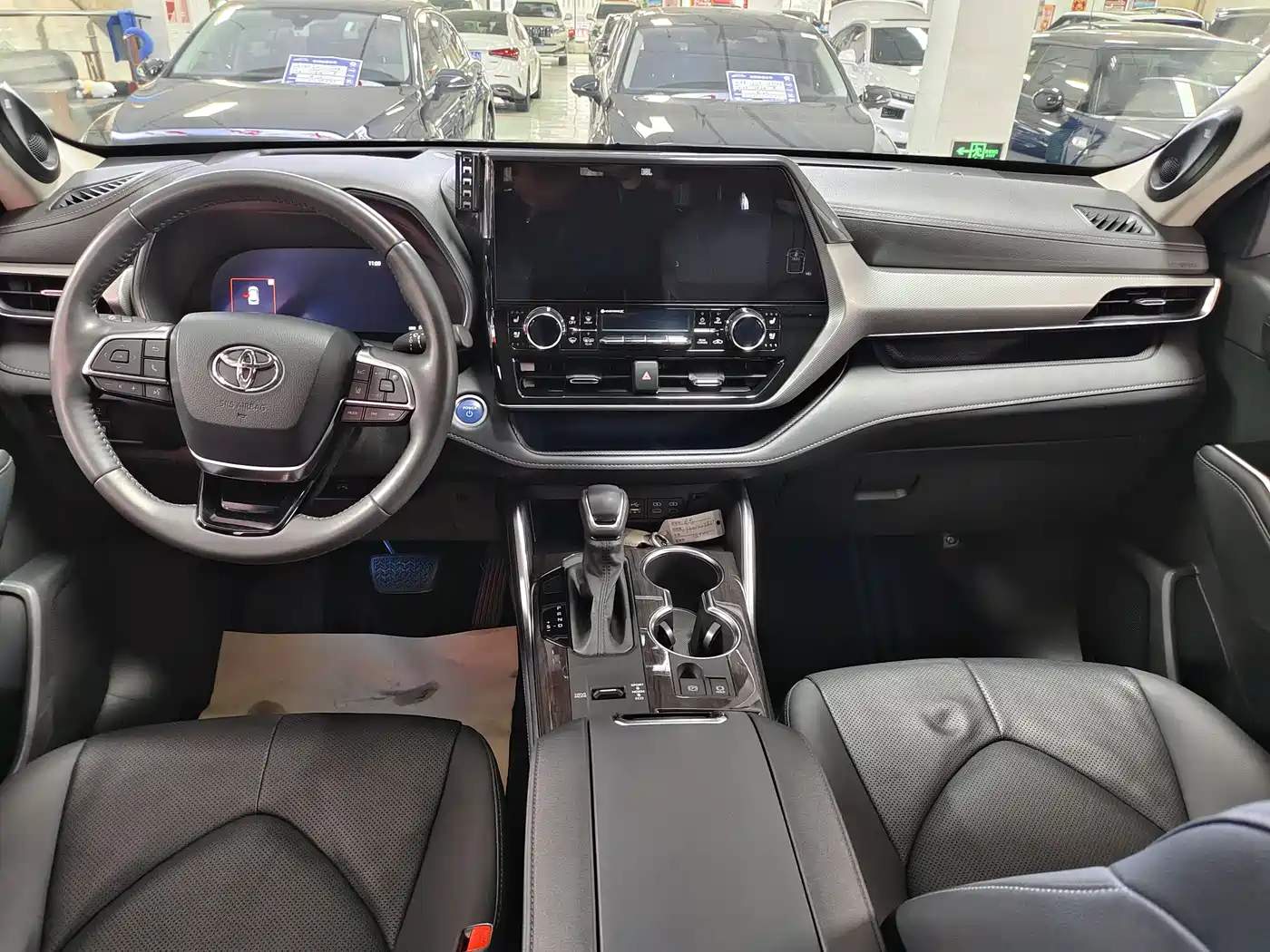Toyota Highlander 2022 Dual Engine 2.5L 4WD Supreme Edition 7-Seater фото 9