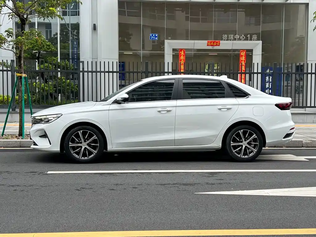 Фото 26 - Geely Emgrand
