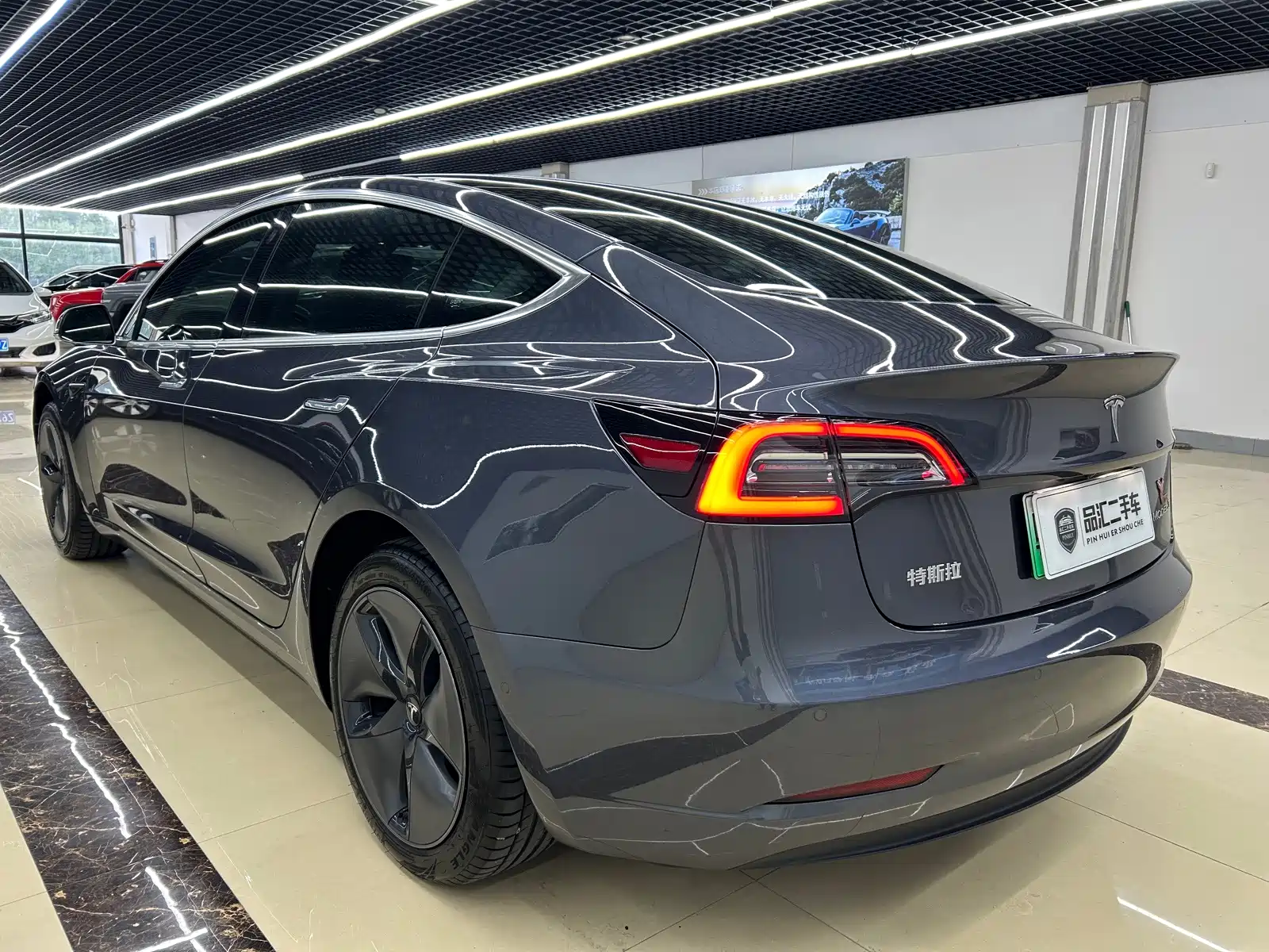 Фото 5 - Tesla Model 3