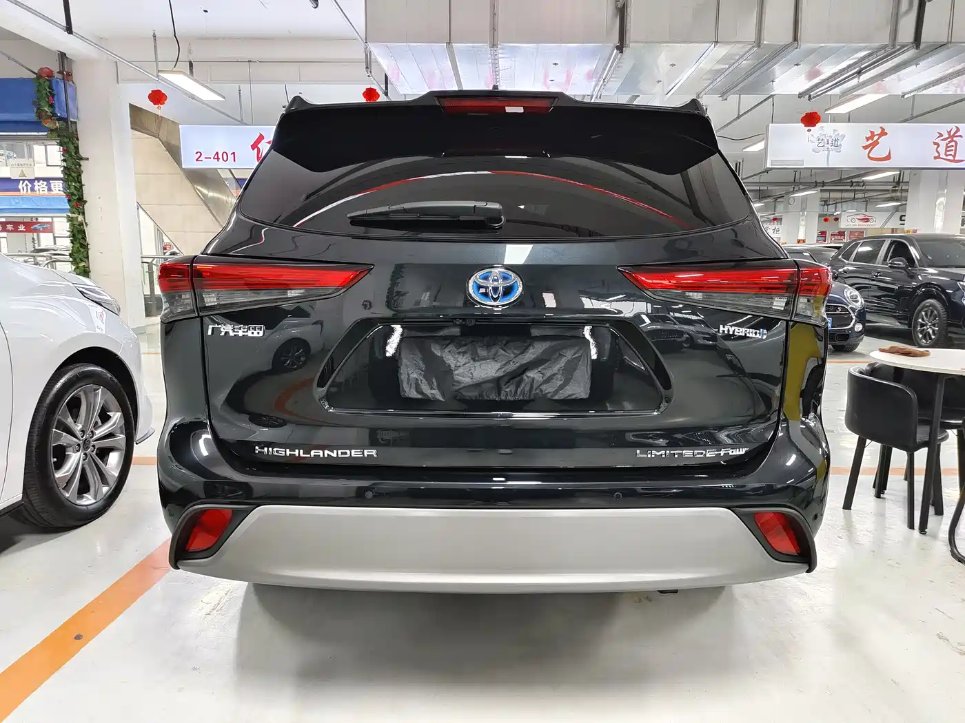 Toyota Highlander 2022 Dual Engine 2.5L 4WD Supreme Edition 7-Seater фото 5