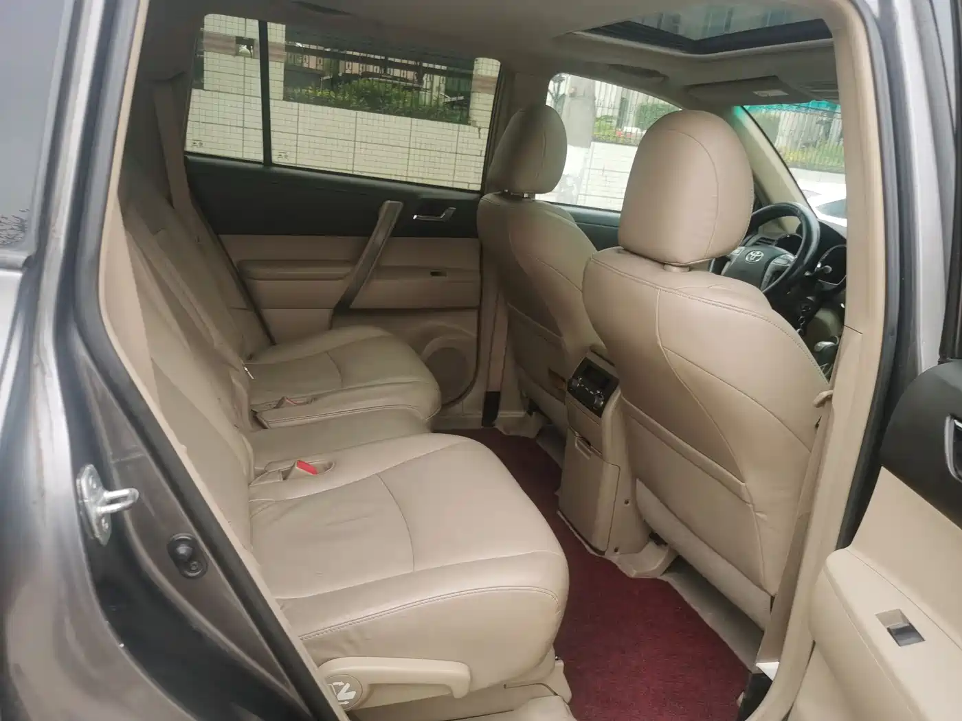 Toyota Highlander 2011 2.7L 2WD 7-seat Luxury фото 8
