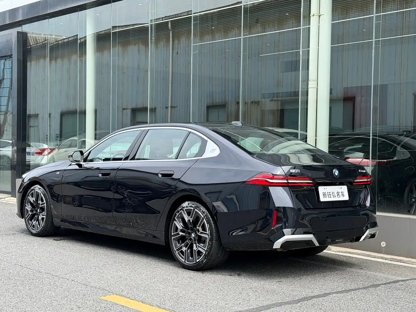 BMW 5 Series 2025 530Li Premium M Sport Package фото 5