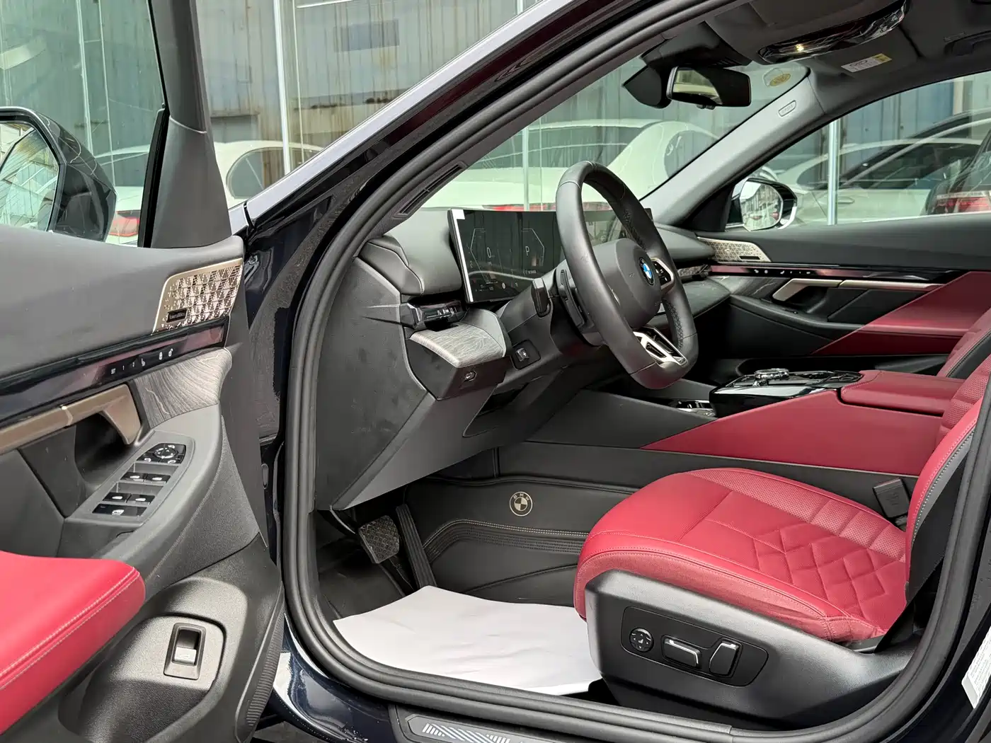BMW 5 Series 2025 530Li Premium M Sport Package фото 12