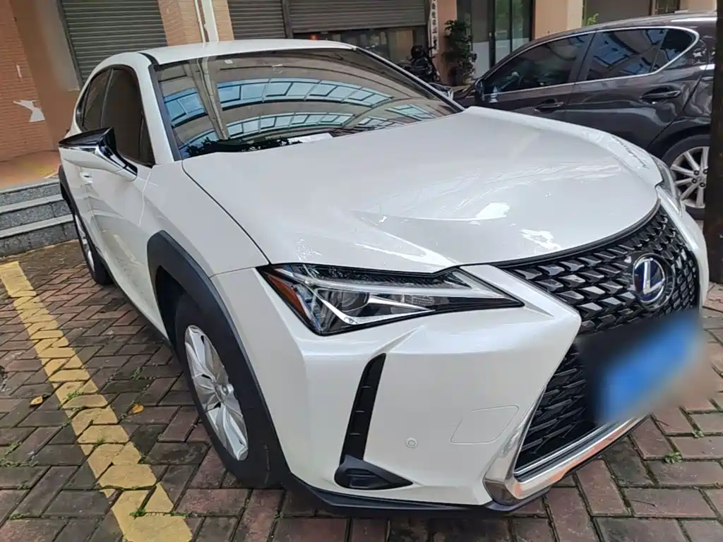 Фото 4 - Lexus UX