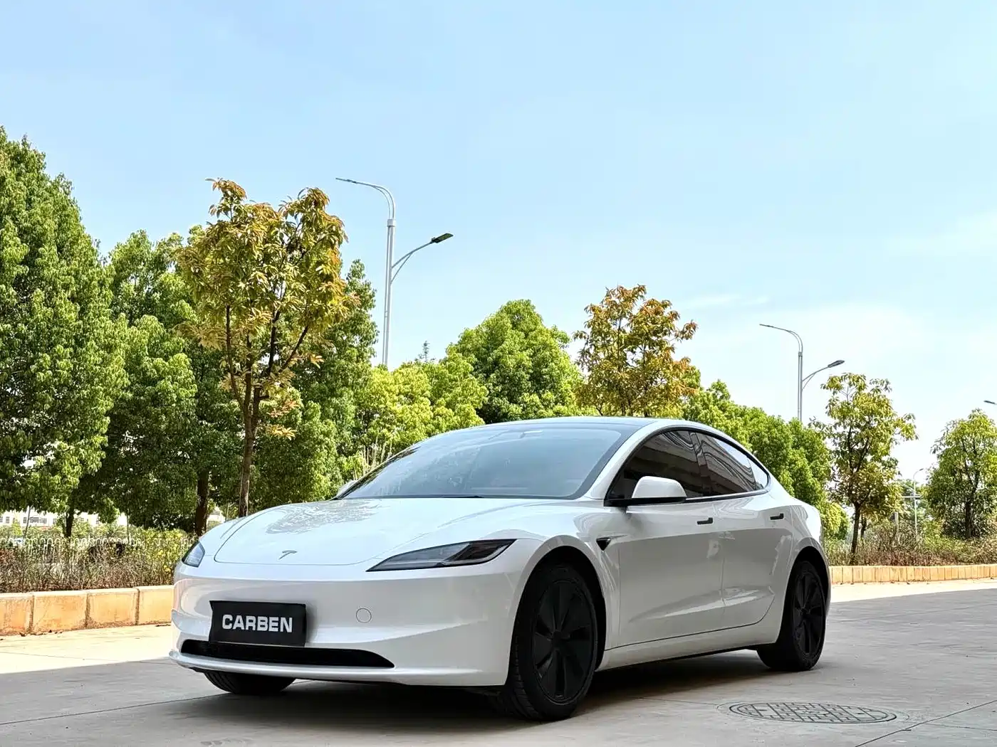 TESLA MODEL 3