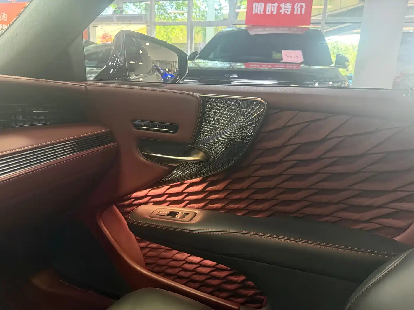 Lexus LS 2021 500h Executive Edition фото 13