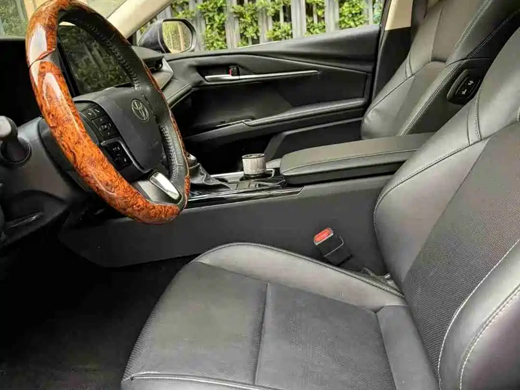 Toyota Camry 2024 Hybrid 2.0HE Elite Edition фото 9