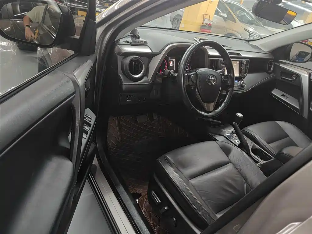 Toyota RAV4 Rongfang 2016 2.0L CVT 2WD Smart (China V) фото 12