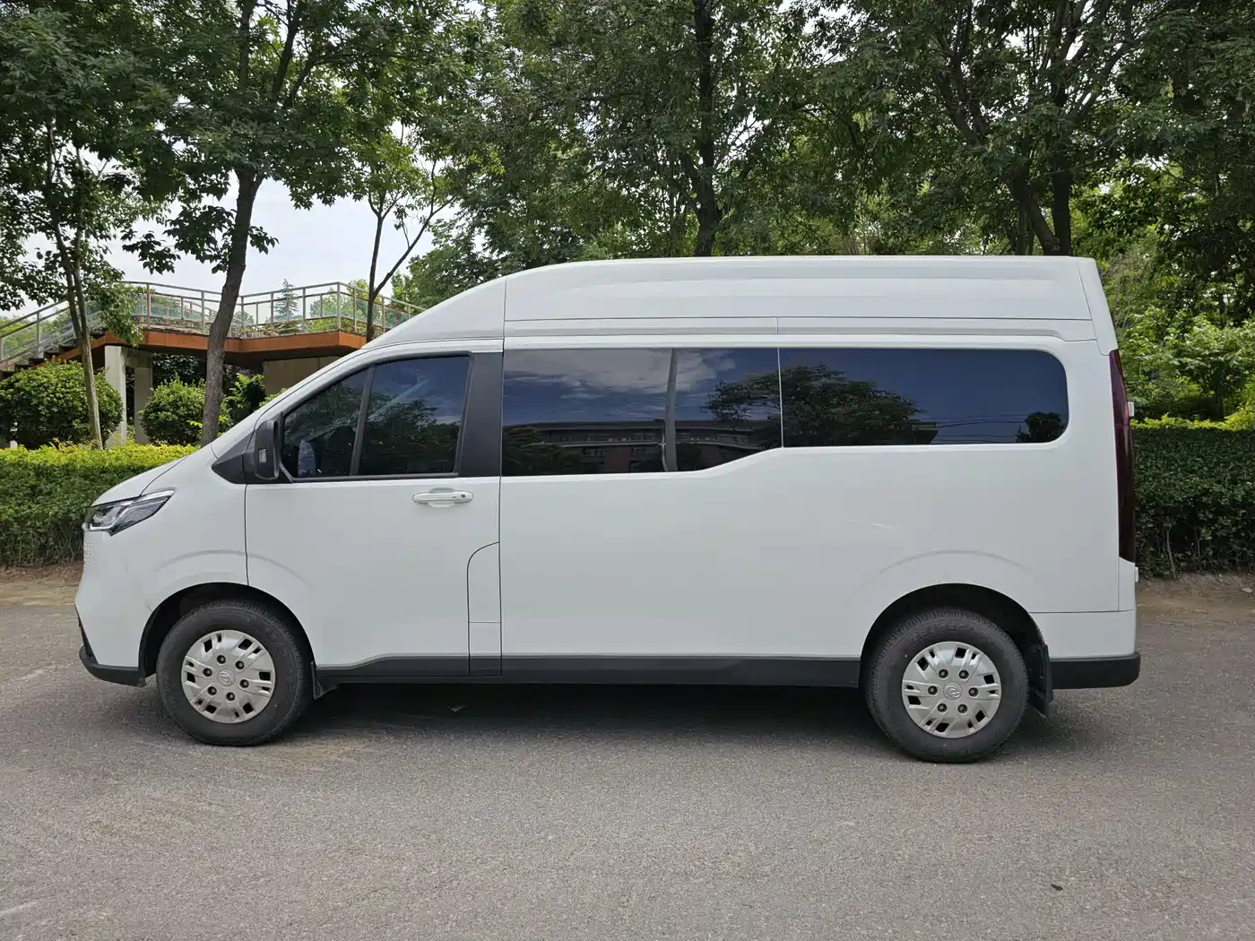 SAIC Maxus Xintu V70 2023 Model 2.0T Elite Edition Automatic Long Wheelbase Medium Roof 6/7-Seater фото 7