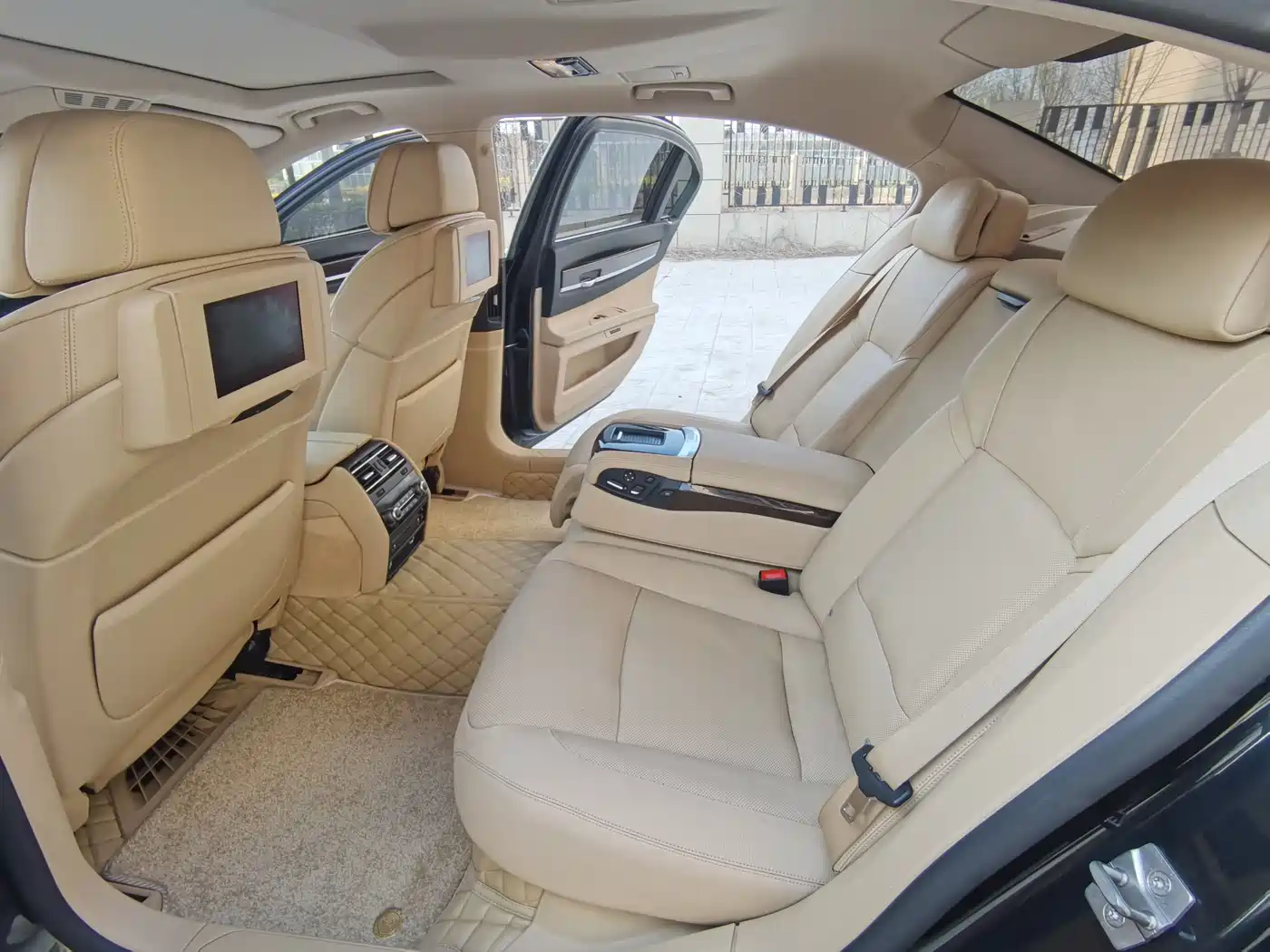 BMW 7 Series 2009 730Li Luxury фото 8