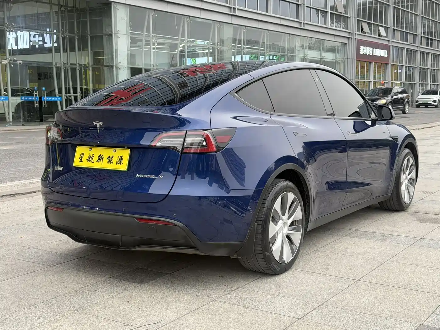TESLA MODEL Y