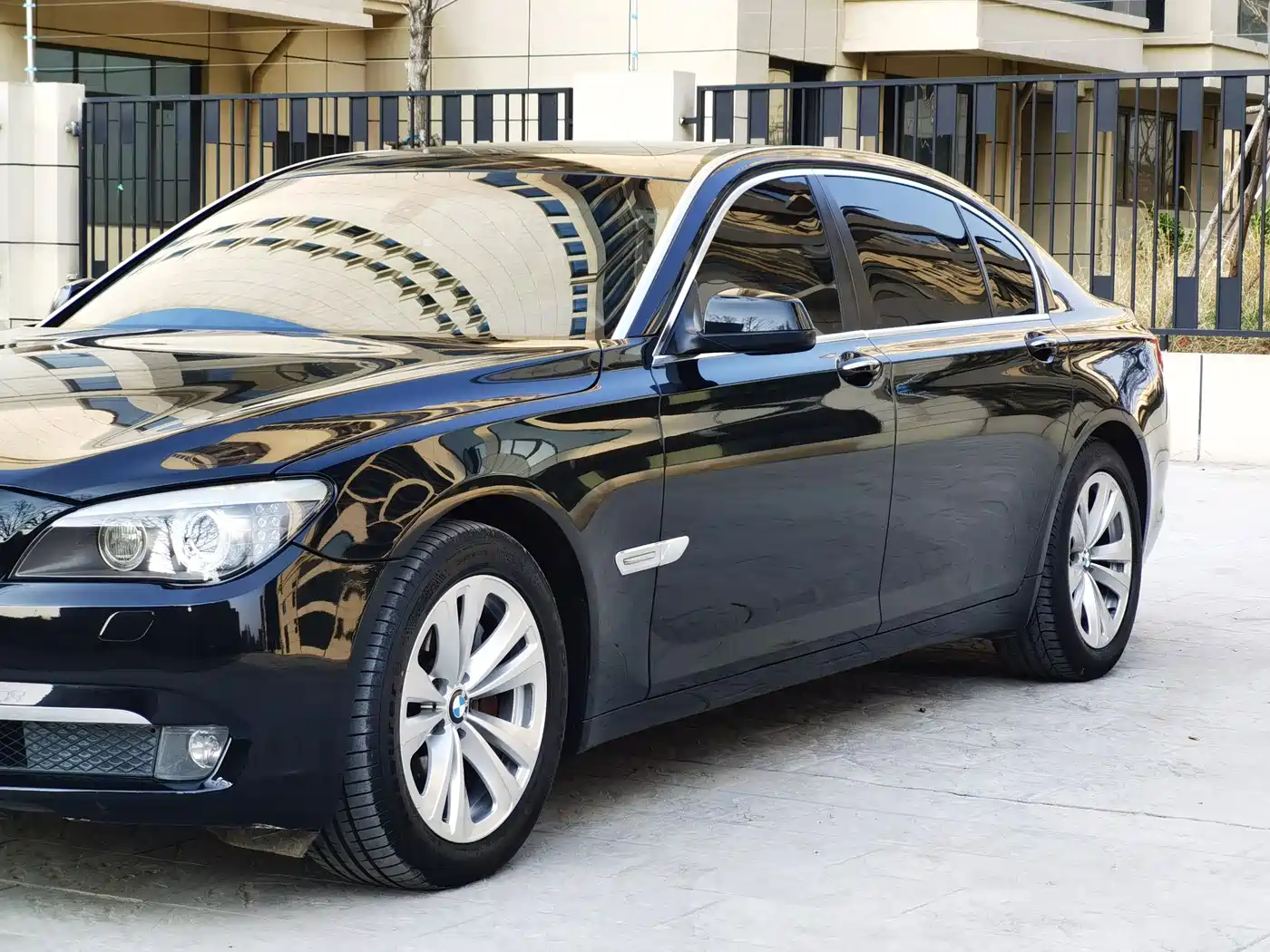 BMW 7 Series 2009 730Li Luxury фото 25