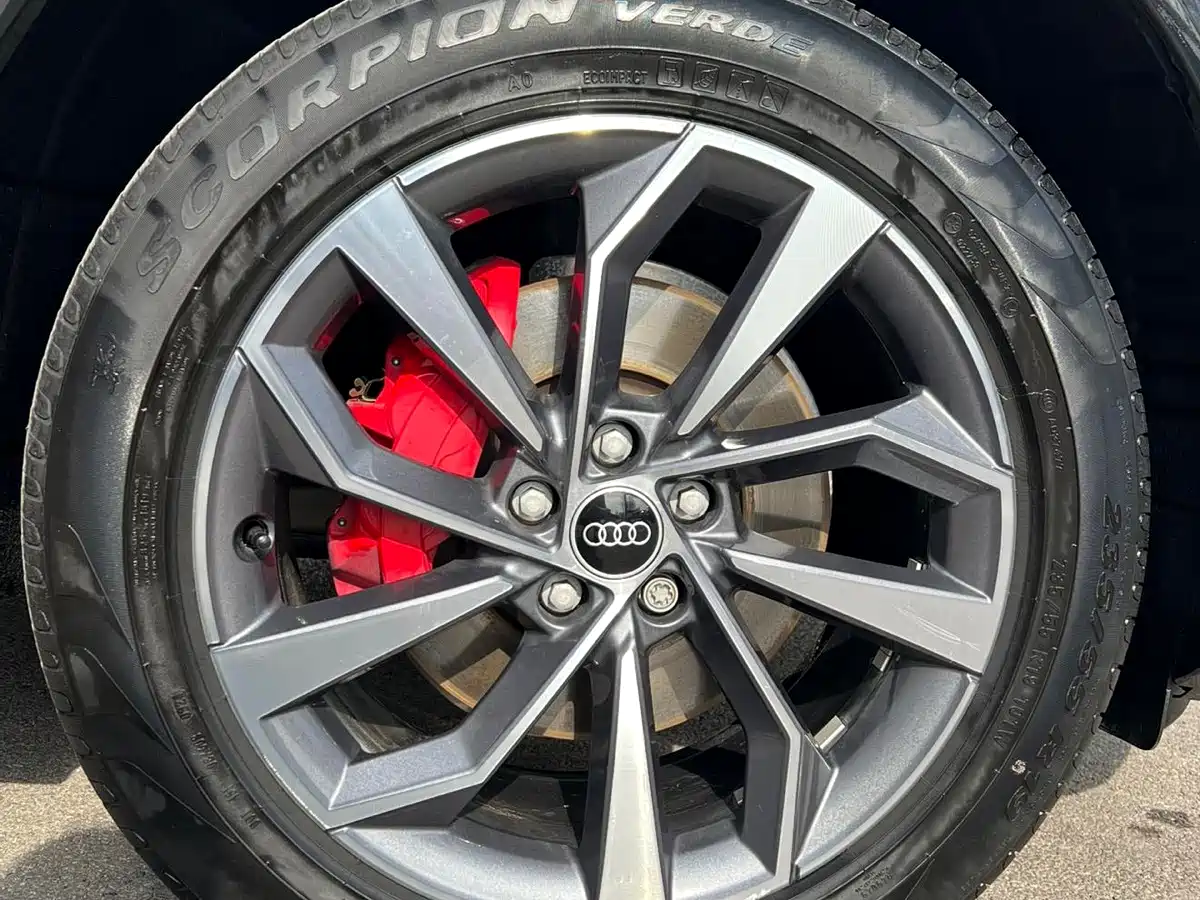 Audi Q5L 2024 Model 40 TFSI Luxury Dynamic фото 14