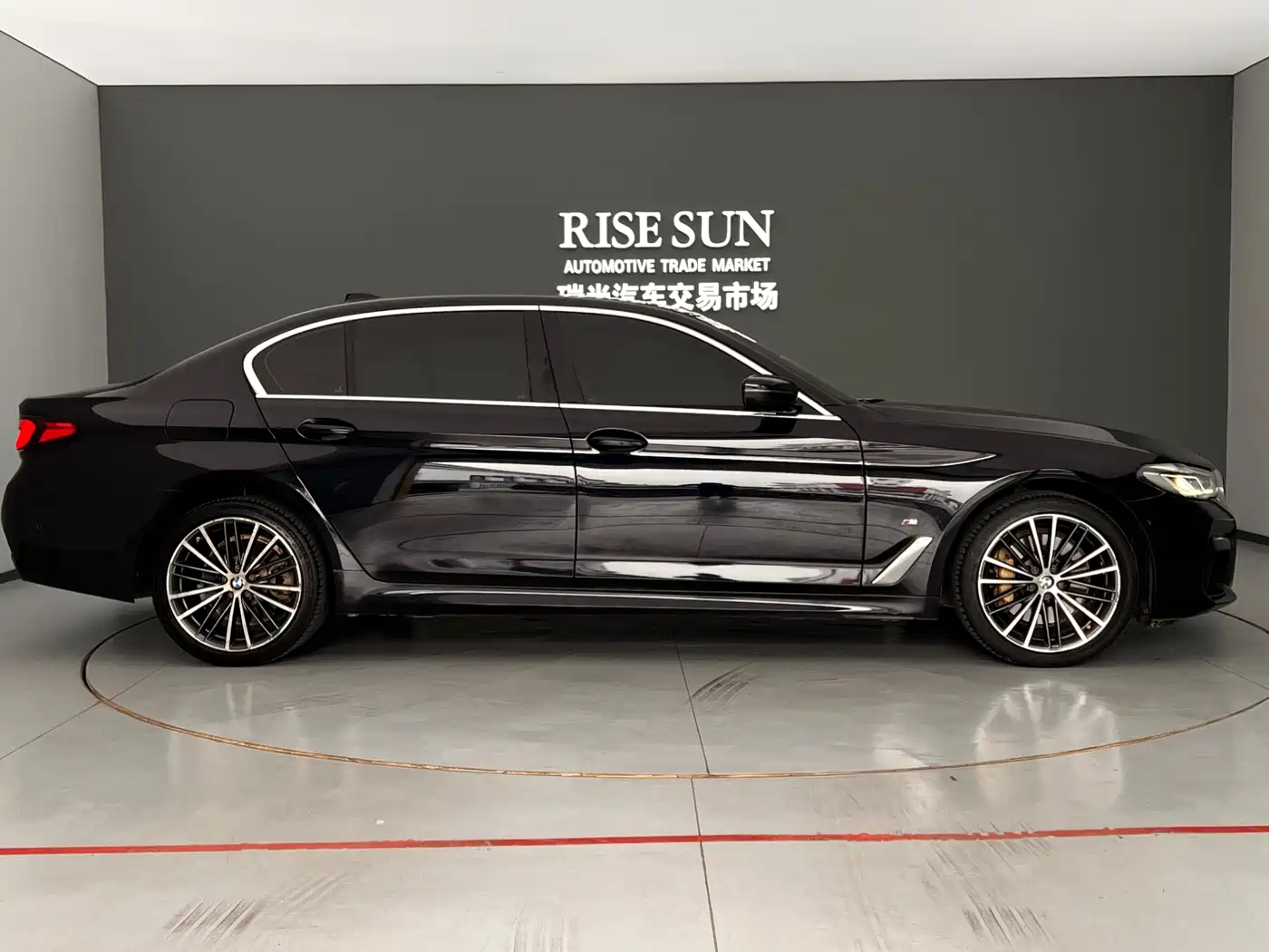 BMW 5 Series 2022 530Li Leading M Sport Package фото 3