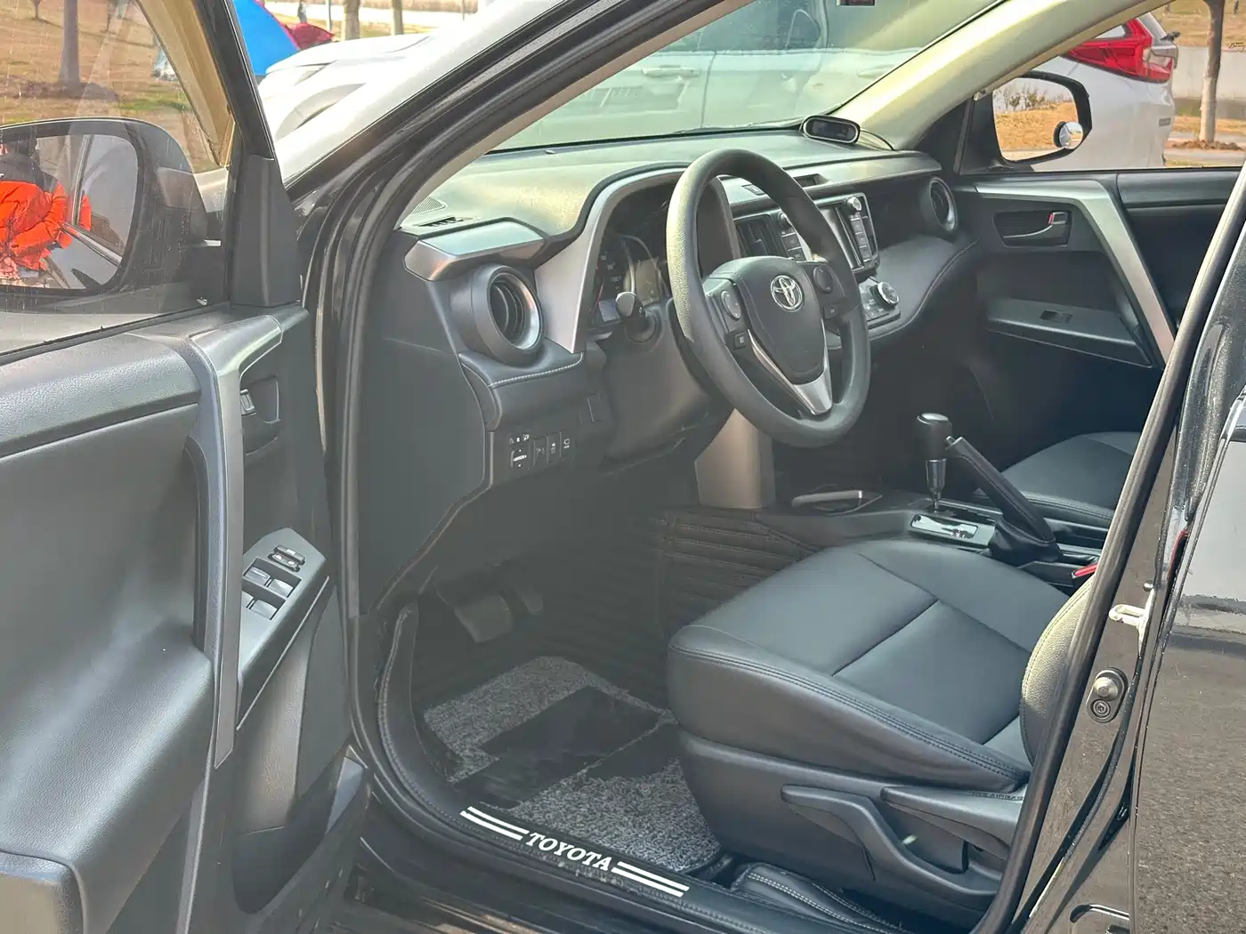 Toyota RAV4 Rongfang 2016 2.0L CVT 2WD Trend (China V) фото 4