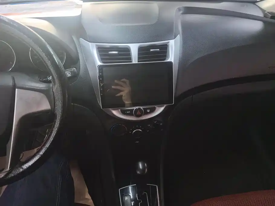 Hyundai Reina 2014 Model 1.4L Automatic GLX фото 13
