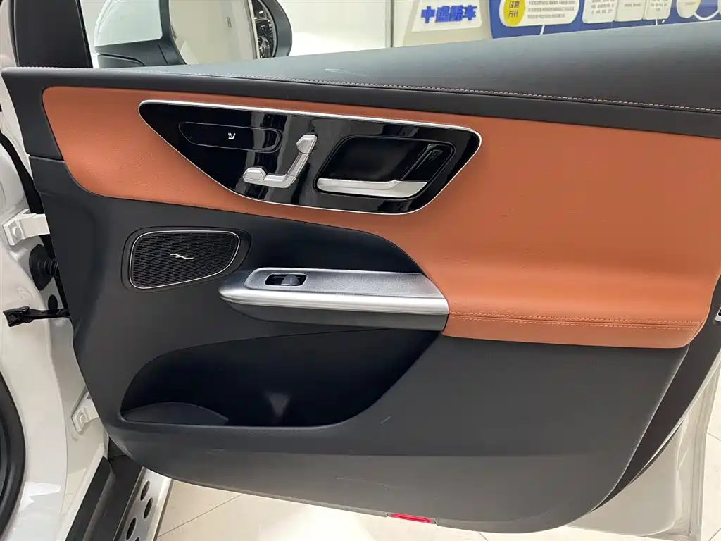Mercedes-Benz GLC 2023 Facelift GLC 300 L 4MATIC Sport 5-Seater фото 24