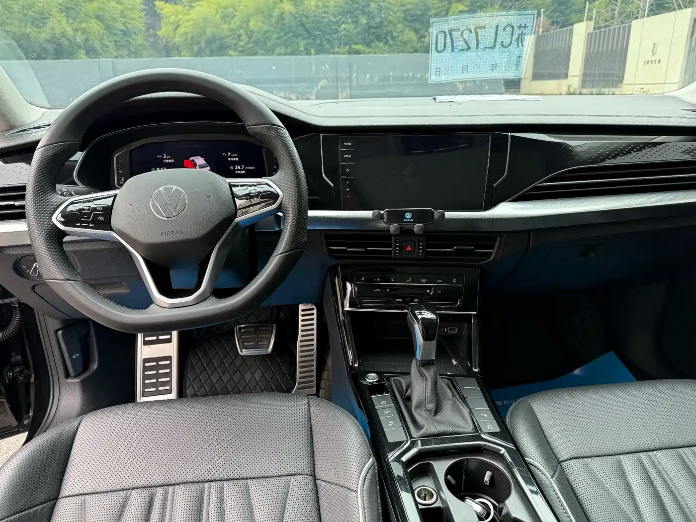 Volkswagen Passat 2023 330TSI Starlight Luxury Edition фото 6