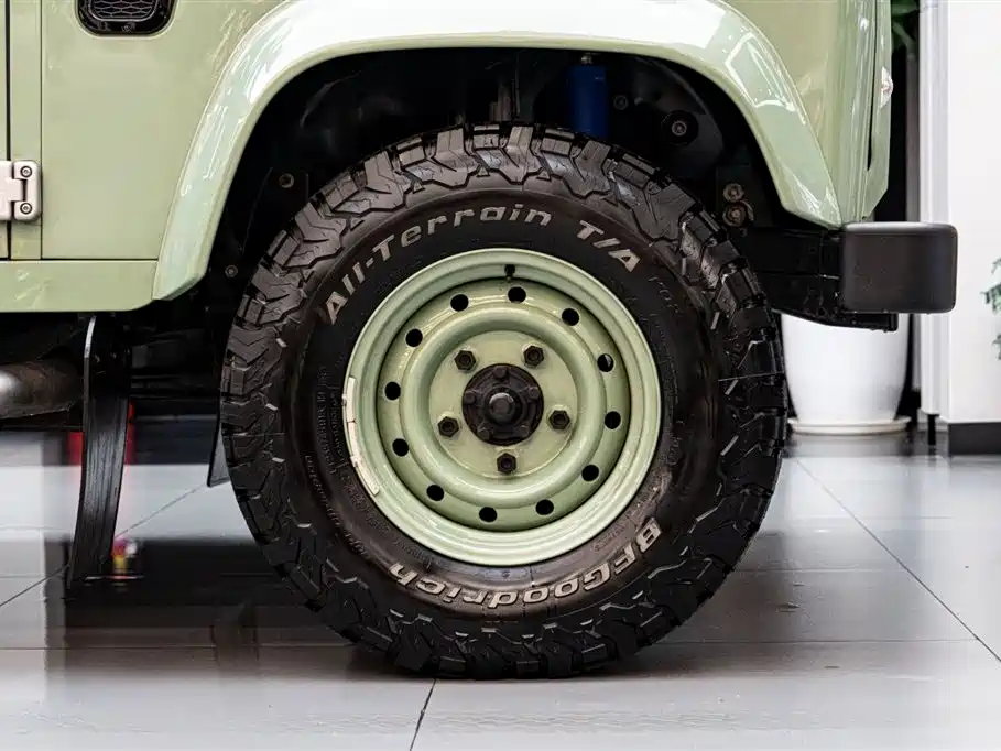 Land Rover Defender фото 19