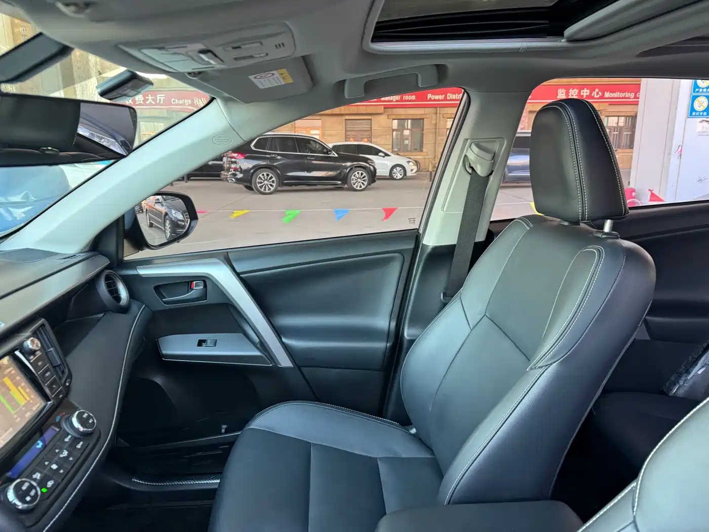 Toyota RAV4 Rongfang 2016 2.5L Automatic 4WD Elite фото 4