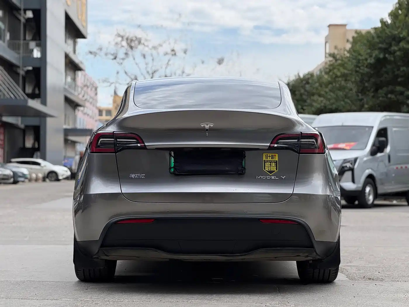 TESLA MODEL Y