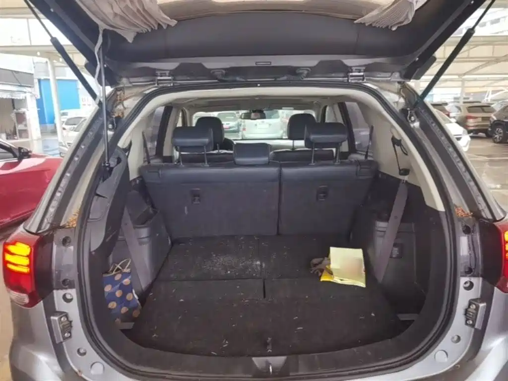 MITSUBISHI OUTLANDER