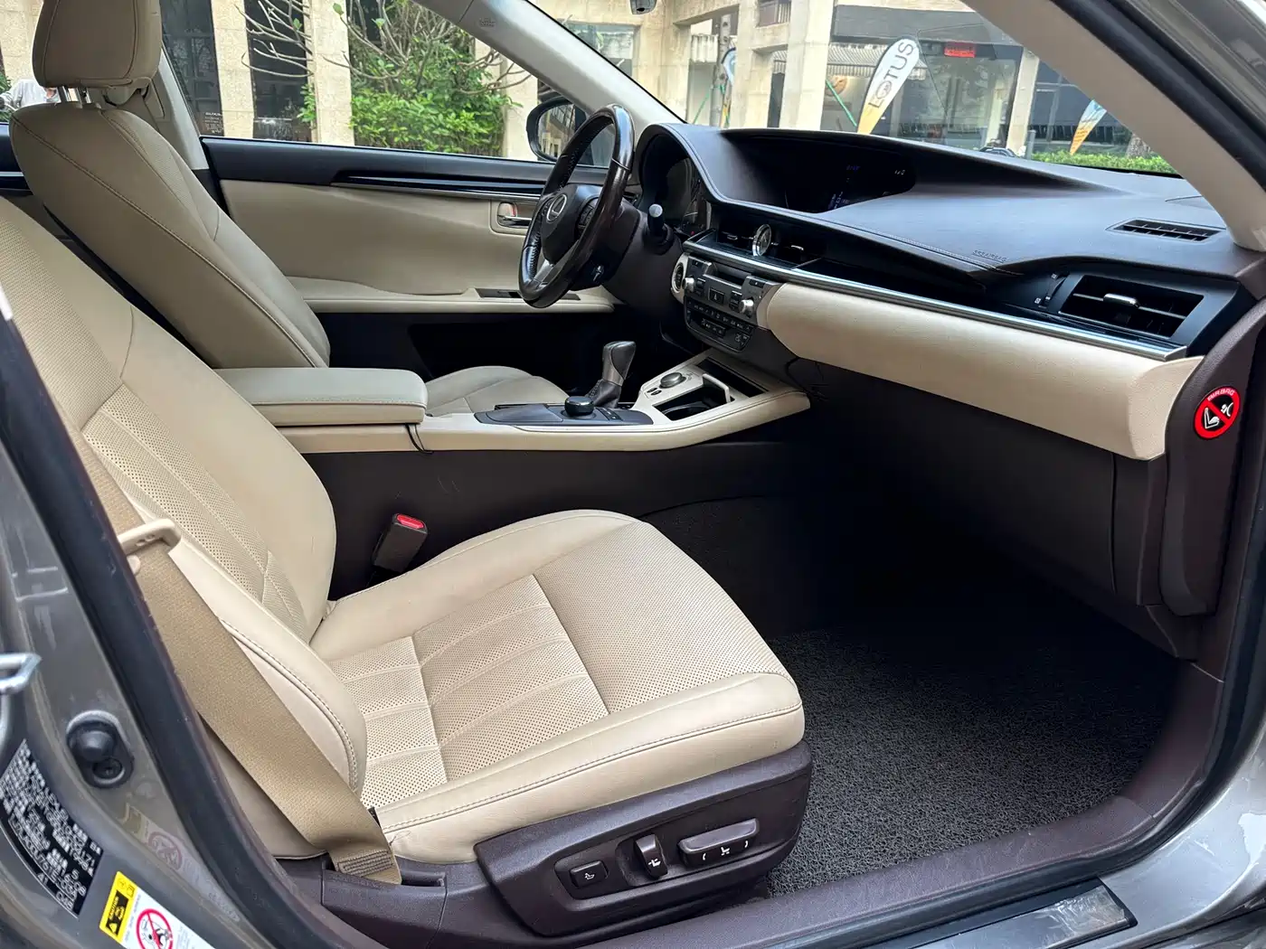 Lexus ES 2015 200 Elite Edition фото 25