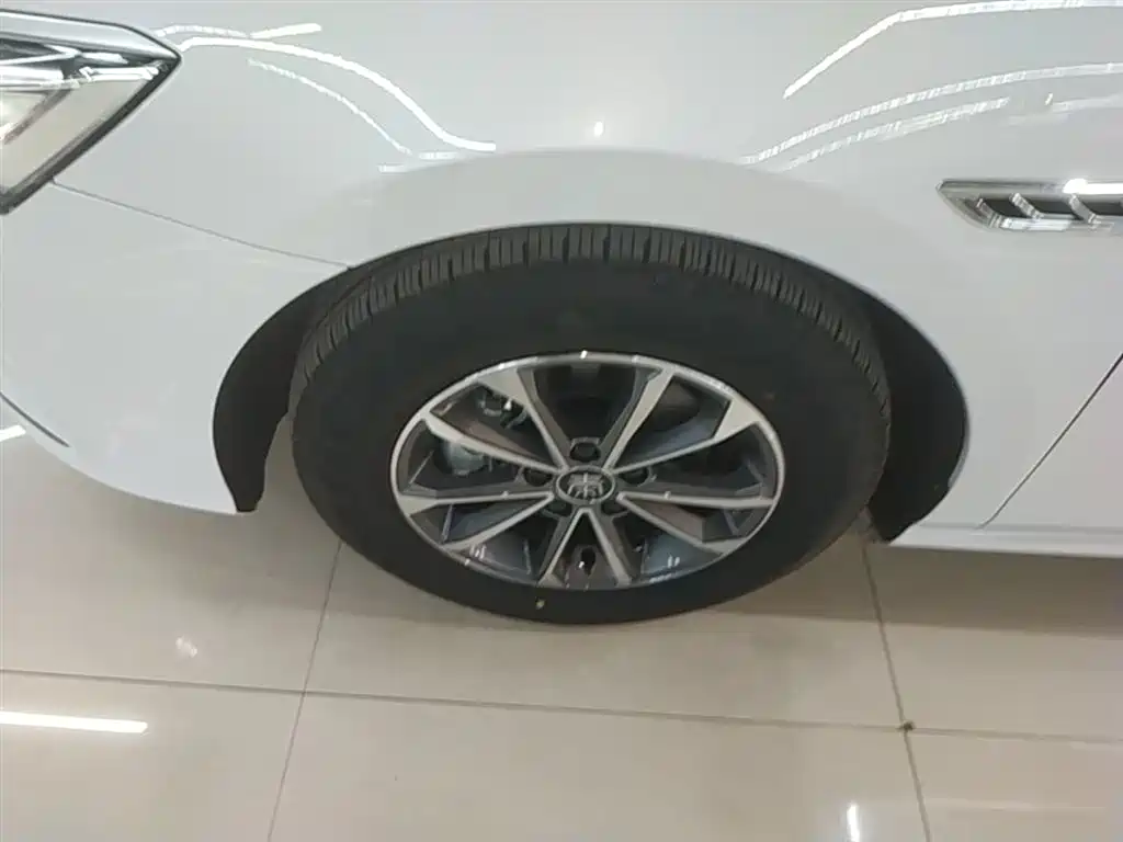 BYD Qin PLUS 2024 Glory Edition DM-i 55KM Leading фото 23