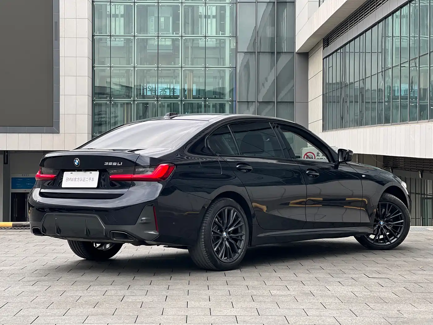 BMW 3 Series 2024 325Li M Sport Shadowline Package фото 13