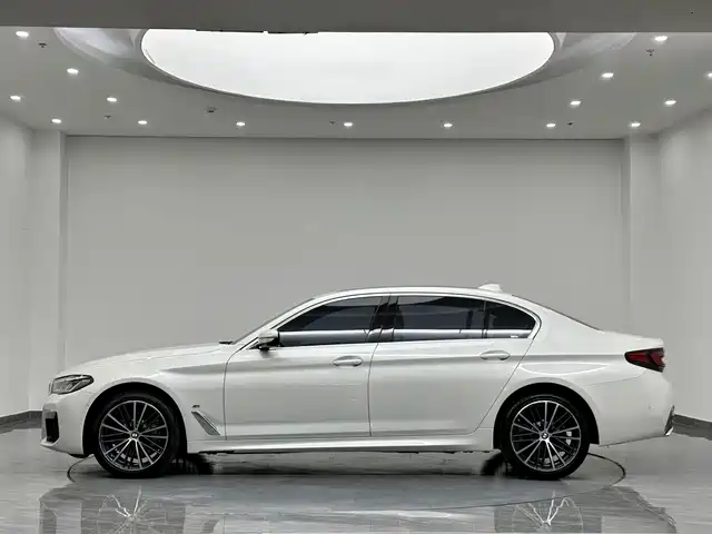 BMW 5 Series 2023 530Li Leading M Sport Package — фото 4