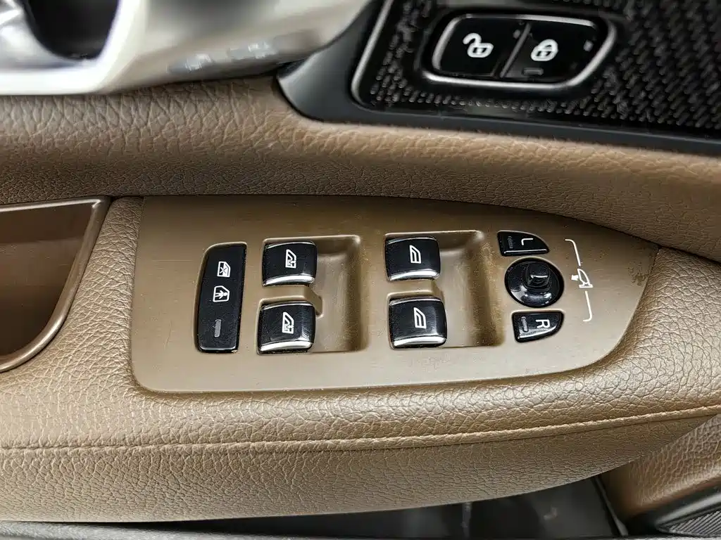 Фото 9 - Volvo S90