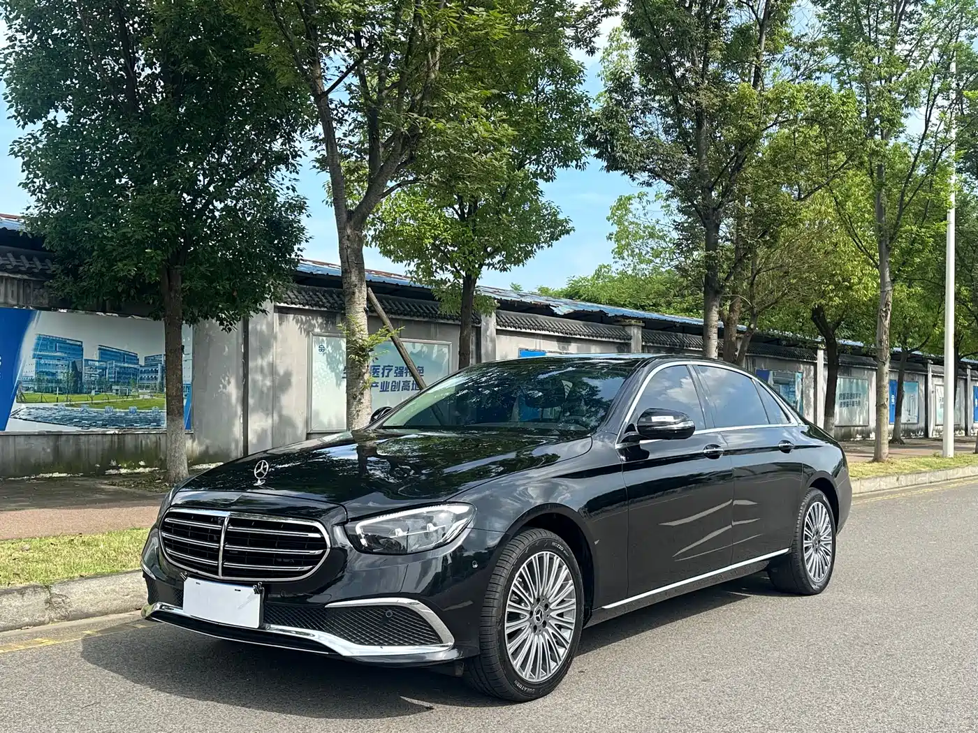 Mercedes-Benz E-Class 2023 E 300 L Fashion
