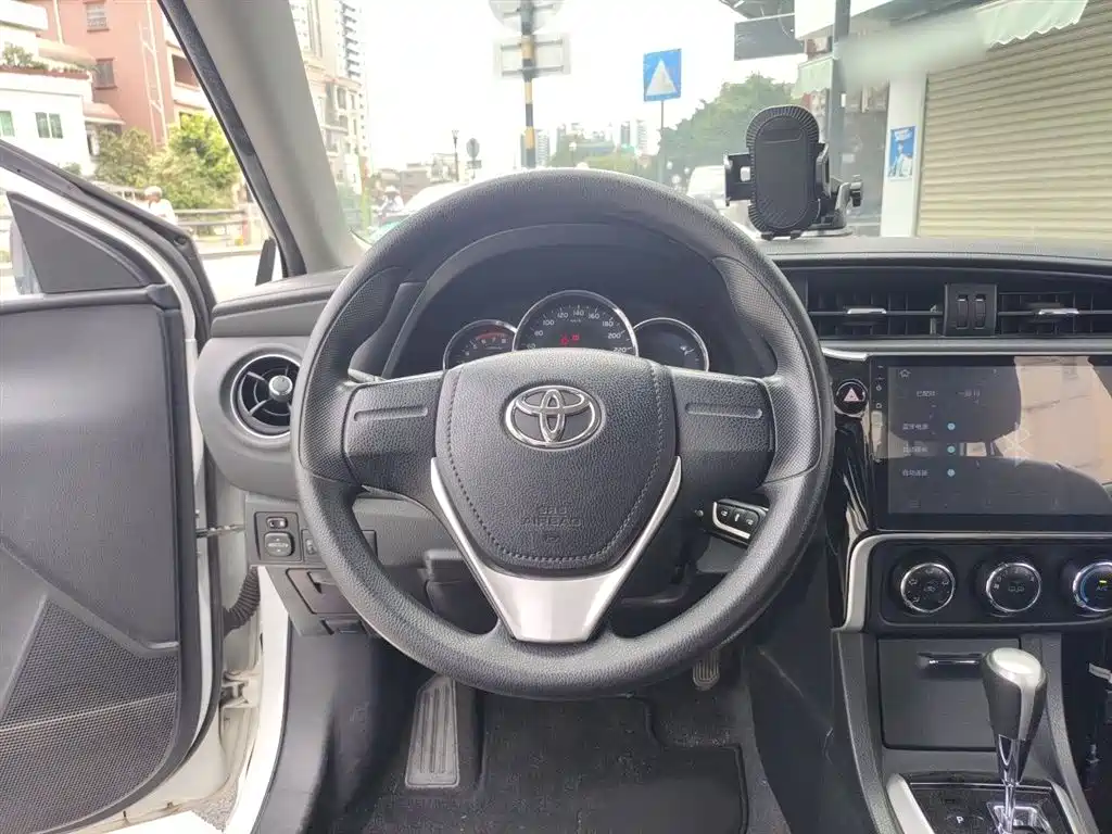 Toyota Corolla 2017 Facelift 1.2T S-CVT GL фото 3