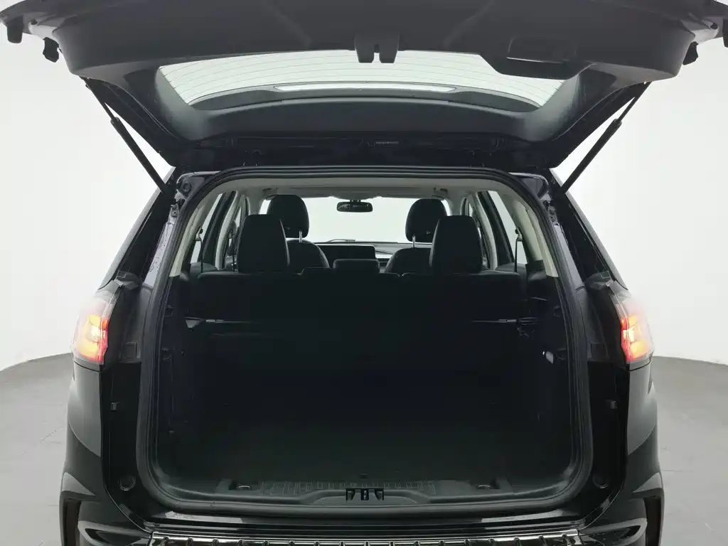 Ford Edge 2022 2021 PLUS EcoBoost 245 FWD Platinum Sharp 5-seater