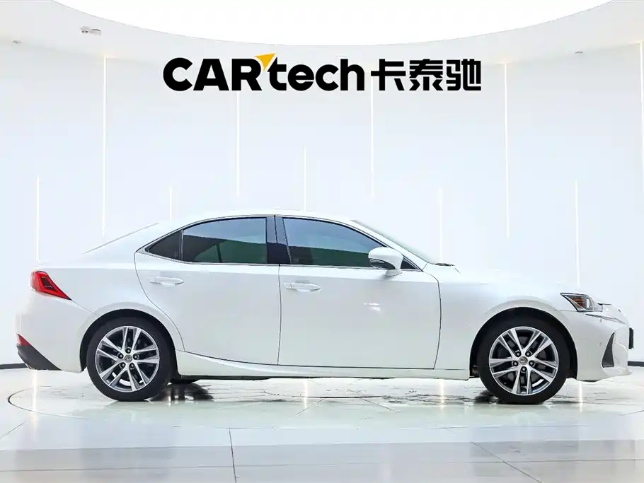 Lexus IS 2017 300 Fashion Edition фото 7