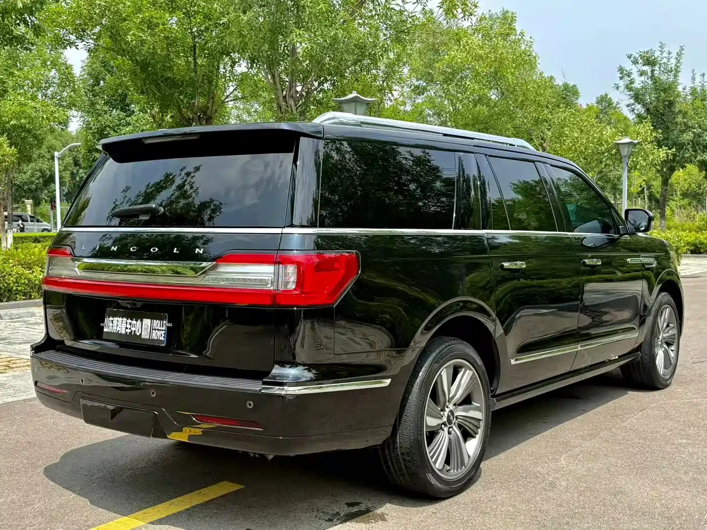 Фото 16 - Lincoln Navigator
