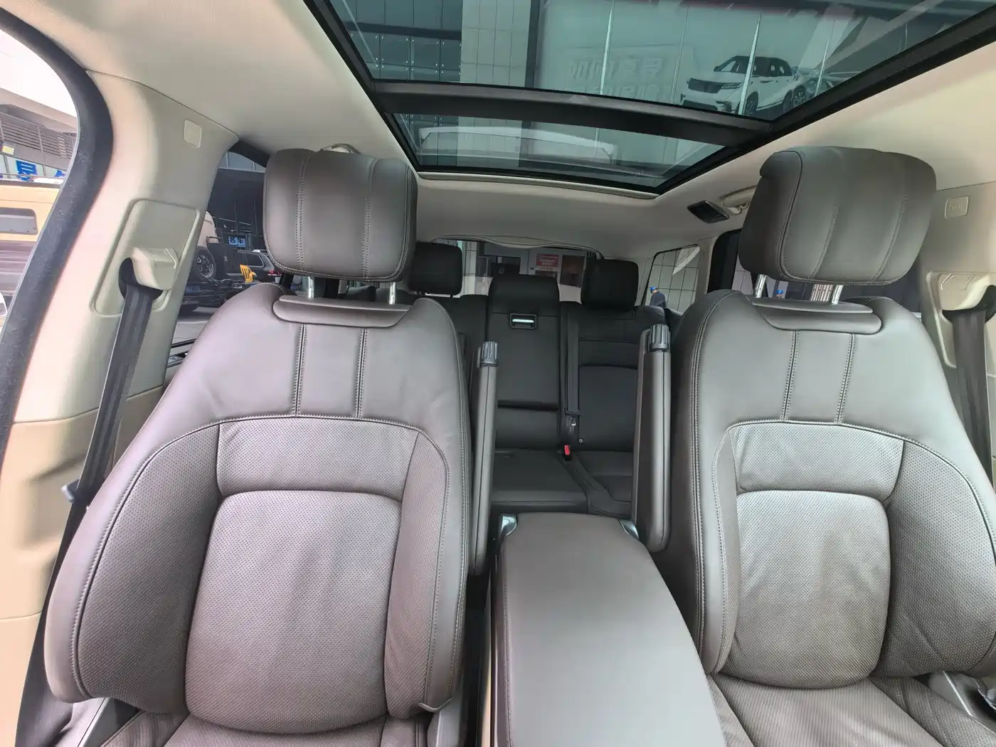 Land Rover Range Rover 2021 3.0 L6 Heritage Edition фото 7