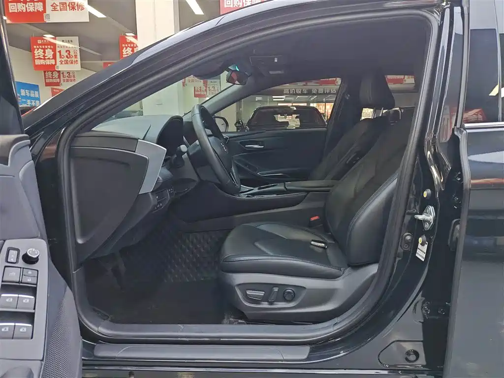 Toyota Avalon 2023 2.0L Luxury Edition фото 6