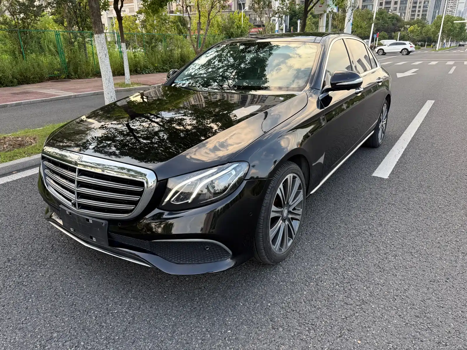 Фото 1 - Mercedes-Benz E-Class