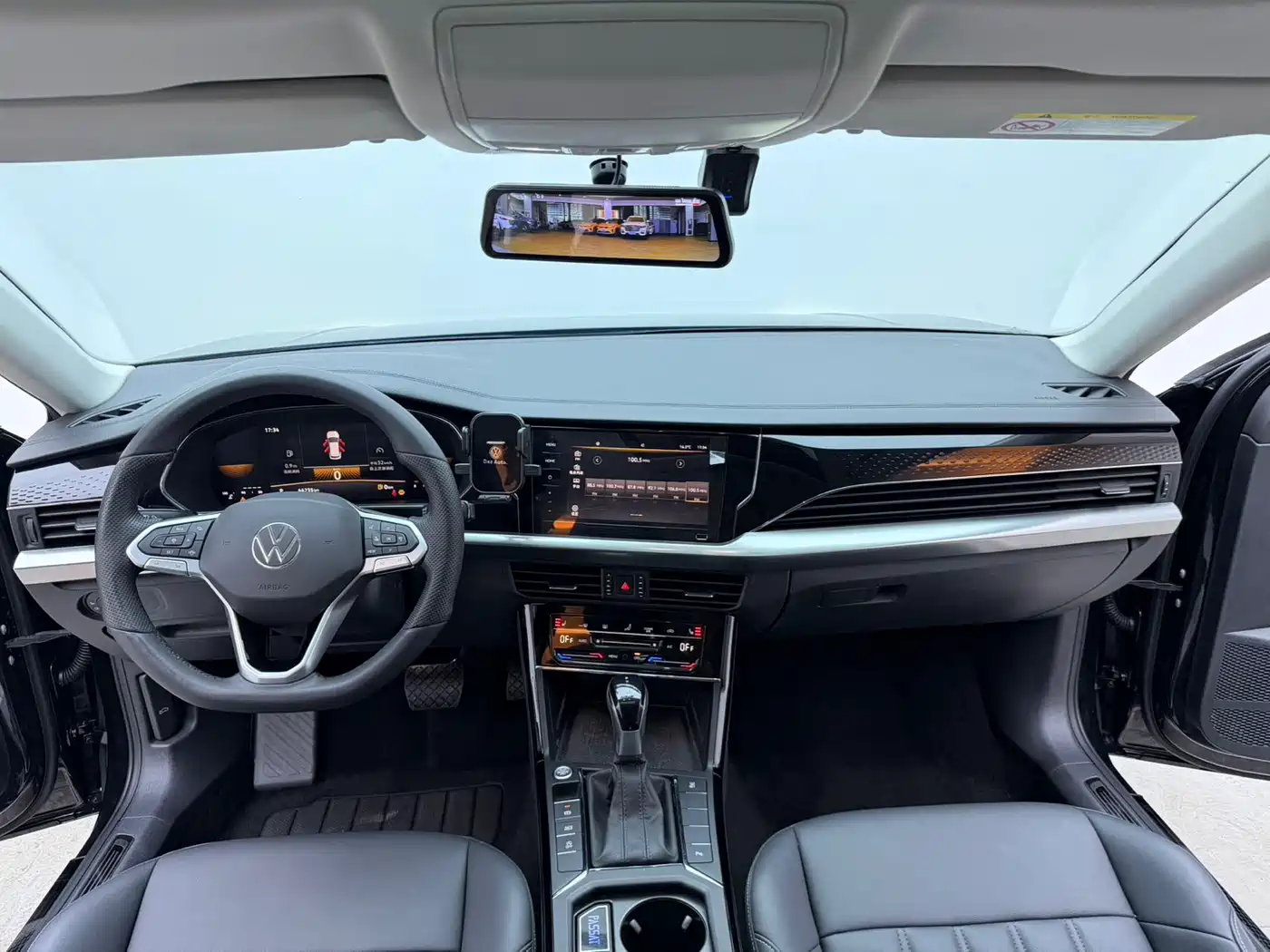 Volkswagen Passat 2023 Facelift 280TSI Business Edition фото 14