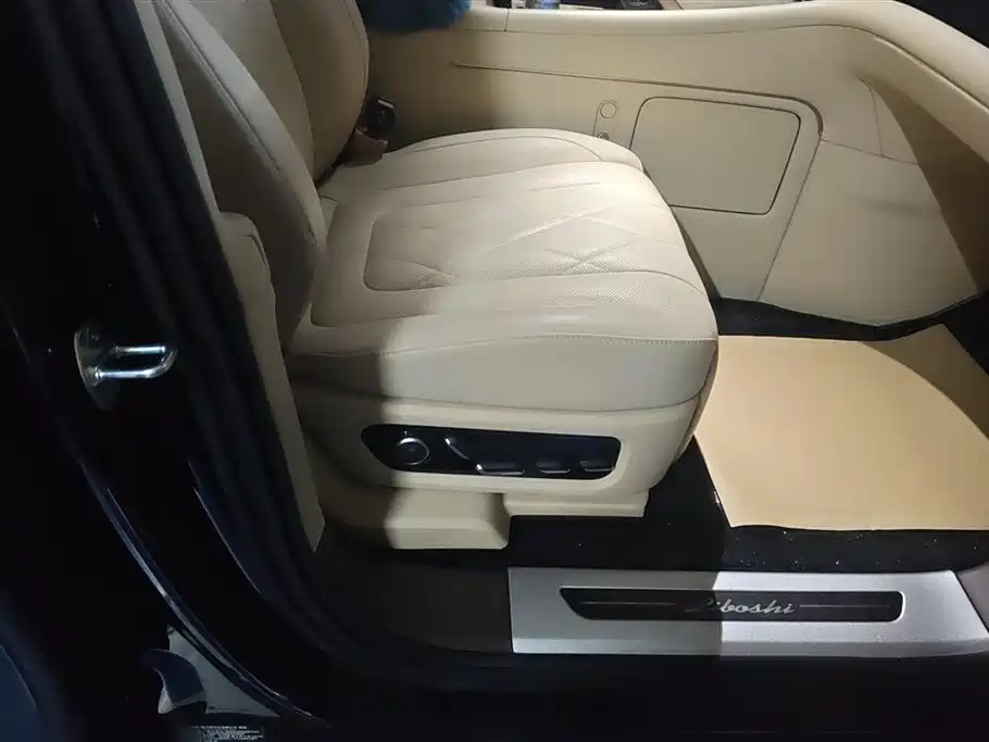 AITO Wenjie AITO M9 2024 Extended Range Ultra 42kWh 6-Seater фото 8