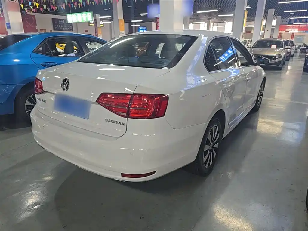 Volkswagen Sagitar 2018 1.6L Automatic Comfort фото 7