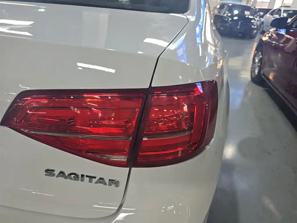 Volkswagen Sagitar 2018 1.6L Automatic Comfort фото 8