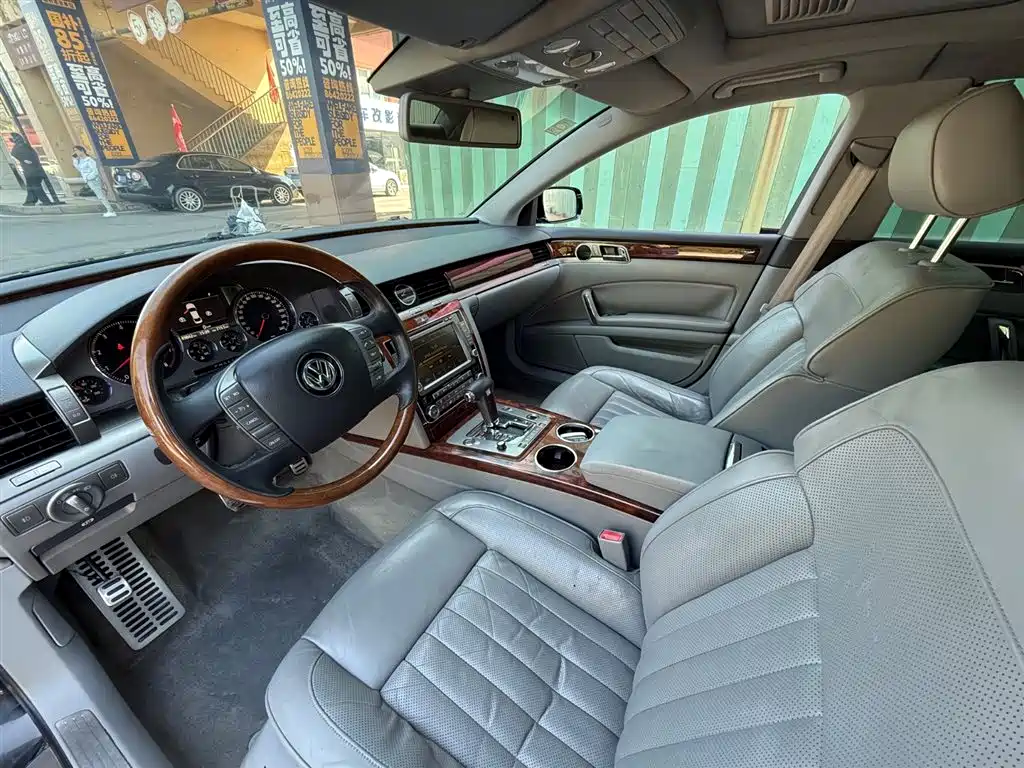 Volkswagen Phaeton 2011 3.6L V6 5-Seater Extended Comfort фото 3