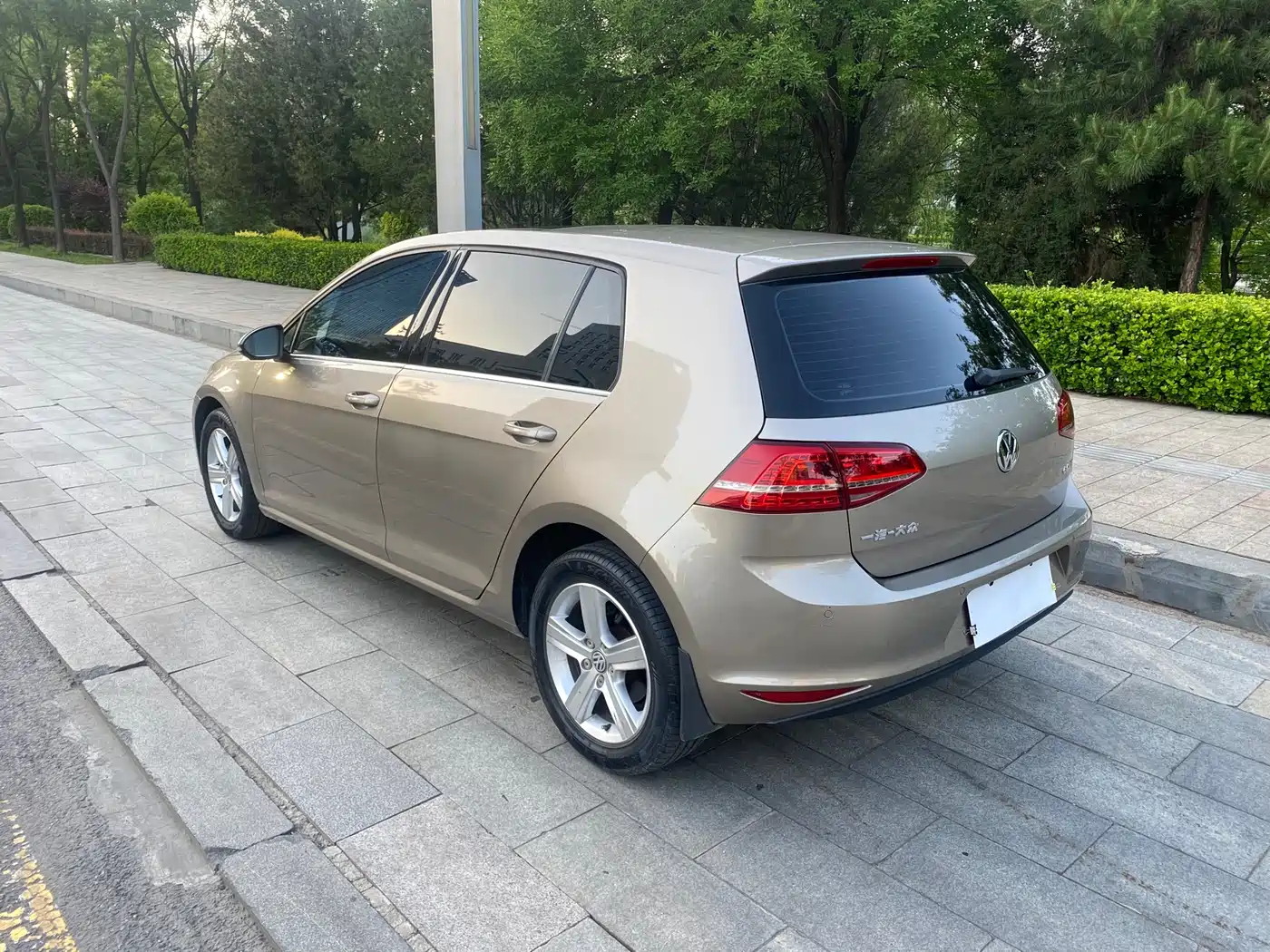 Volkswagen Golf 2014 1.6L Automatic Comfort фото 3