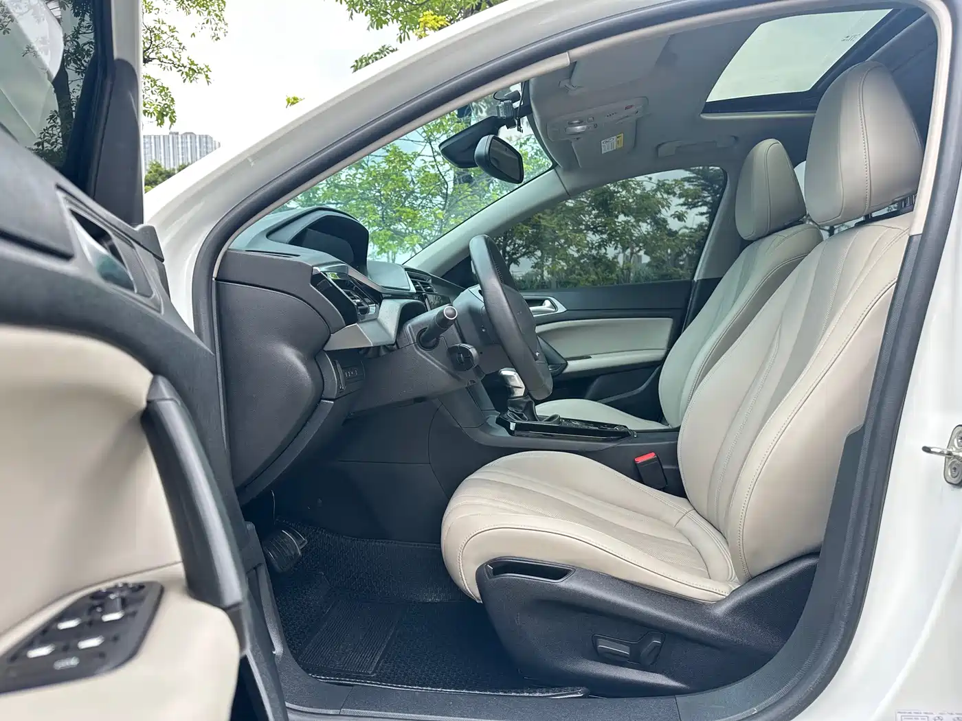 Peugeot 408 2022 1.6T Dream Chaser Edition фото 13