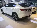 Photo 8 - Maserati Levante