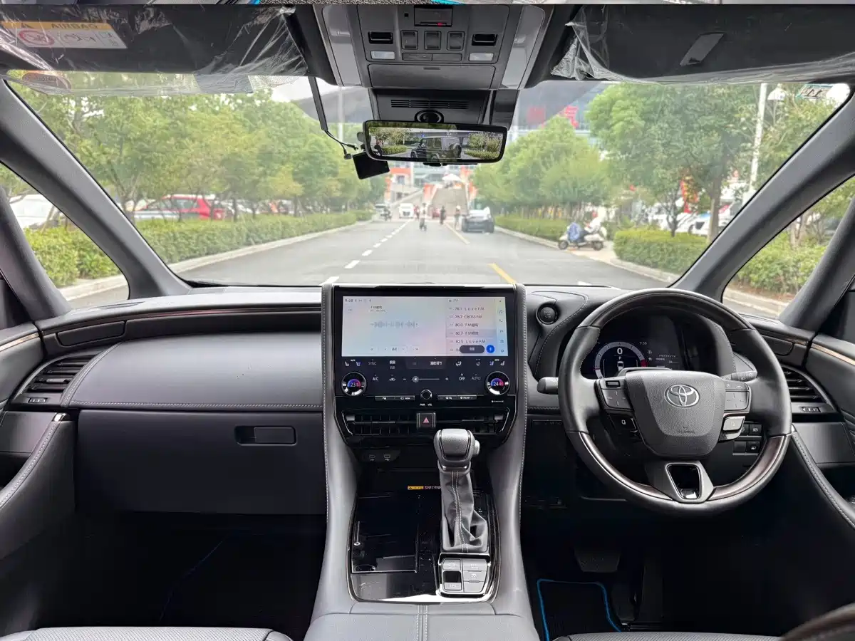 Фото 5 - Toyota Alphard