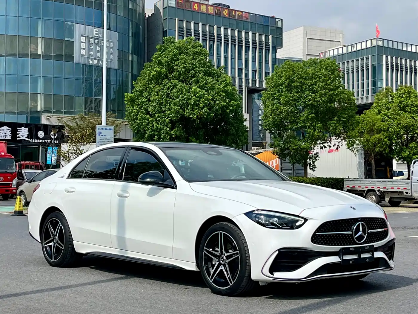 Mercedes-Benz C-Class 2024 C 260 L Night Edition Sport фото 3