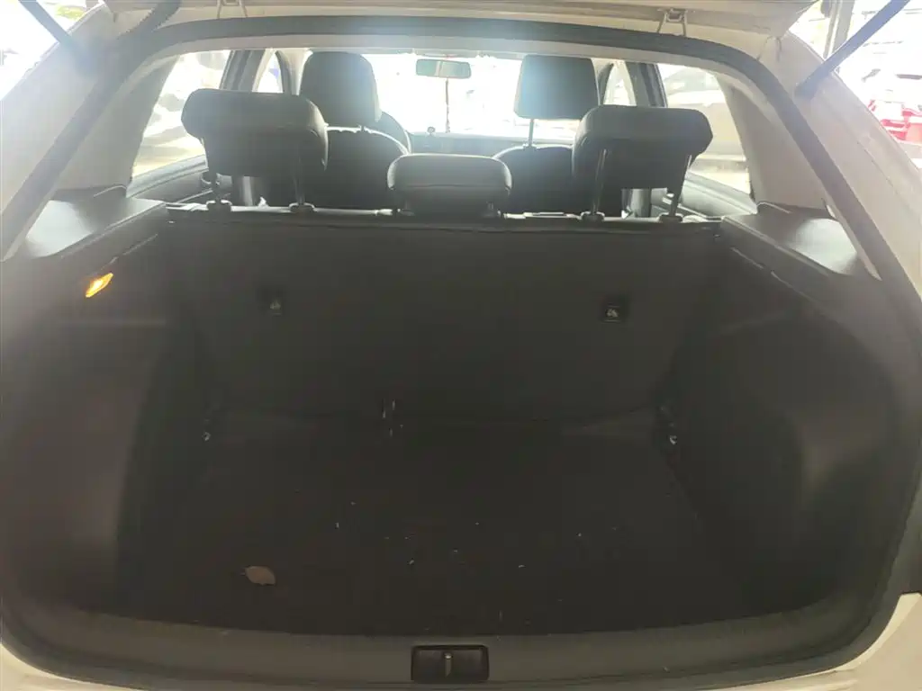 Škoda Skoda Rapid Spaceback 2016 1.6L Automatic Advance Edition фото 19